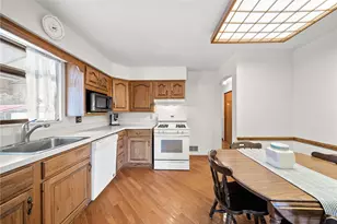 1501 Middlecrest Dr, Pittsburgh, PA 15116 - Photo 6