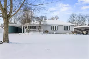 302 Sunset Blvd, Hermitage, PA 16148 - Photo 1