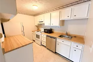 949 Woodhollow Dr, Cranberry Township, PA 16066 - Photo 4