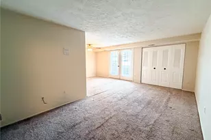 949 Woodhollow Dr, Cranberry Township, PA 16066 - Photo 2