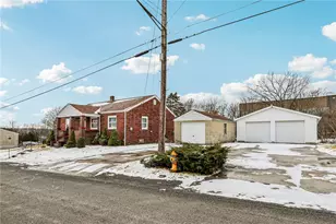 1111 Crowe St, Shenango Township, PA 16101 - Photo 2