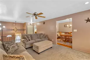 4028 Impala Dr, Pittsburgh, PA 15239 - Photo 10