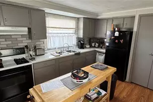 428 Meadows Dr, Washington Township, PA 15613 - Photo 4