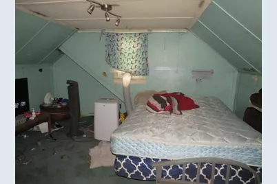 2145 Village Dr, Pittsburgh, PA 15221 - Photo 24