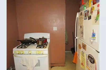 2145 Village Dr, Pittsburgh, PA 15221 - Photo 8