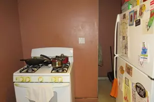 2145 Village Dr, Pittsburgh, PA 15221 - Photo 8