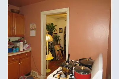 2145 Village Dr, Pittsburgh, PA 15221 - Photo 10