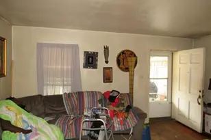 2145 Village Dr, Pittsburgh, PA 15221 - Photo 6