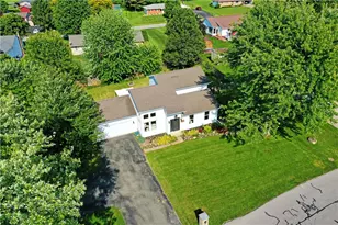 3627 Clearview Dr, Hermitage, PA 16148 - Photo 2