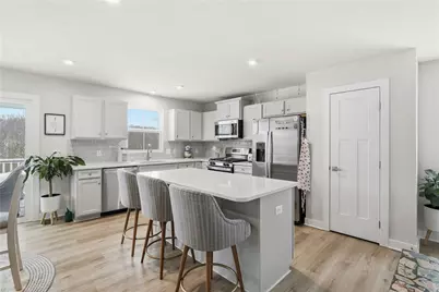 142 Olivia Dr, Center Township, PA 15061 - Photo 8