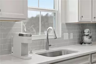 142 Olivia Dr, Center Township, PA 15061 - Photo 12