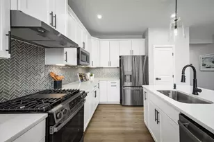 1049 Black Sands Dr, Penn Twp, PA 15644 - Photo 4