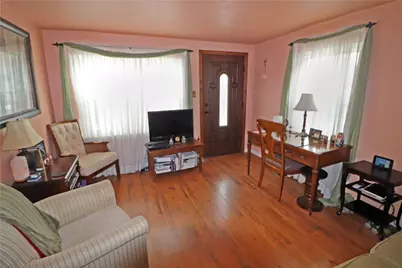 437 Cedar St, Jeannette, PA 15644 - Photo 4