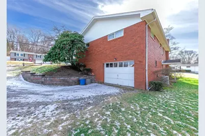 206 S Thompson Lane, Hempfield Township, PA 15642 - Photo 4