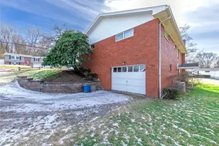 206 S Thompson Ln, Hempfield Township, PA 15642 - Photo 4