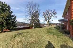 206 S Thompson Ln, Hempfield Township, PA 15642 - Photo 6