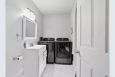 624 Line Ave, Ellwood City, PA 16117 - Photo 12