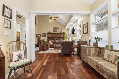 807 Cambridge Dr, Collier Township, PA 15142 - Photo 4