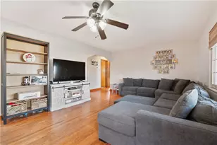 1915 Worcester Dr, Scott Township, PA 15243 - Photo 6