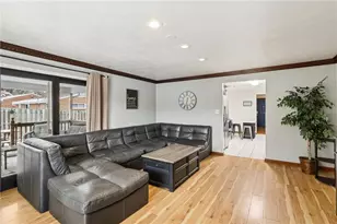 300 Sherrie Dr, Pittsburgh, PA 15239 - Photo 10