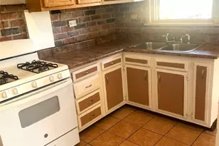 320 N 4th St, Clairton, PA 15025 - Photo 8