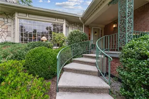 308 Rosslyn Rd, Carnegie, PA 15106 - Photo 2