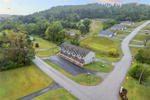 303 Wineberry Ridge Ct, Sewickley Township, PA 15642 - Photo 6