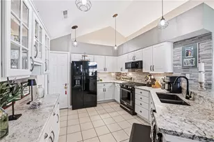 1717 Heather Heights Dr, Moon/Crescent Twp, PA 15046 - Photo 4