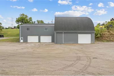 797 Carlton Dr, Bentleyville, PA 15314 - Photo 1