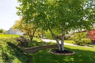 462 Adele Dr, North Huntingdon, PA 15642 - Photo 4