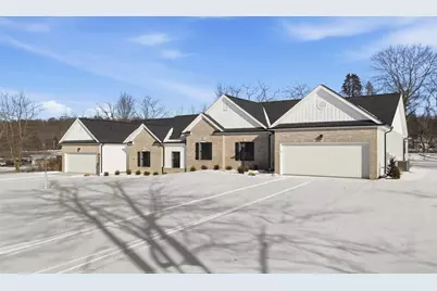 100-102 Huselton Drive, Penn Township, PA 16002 - Photo 2