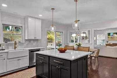 2461 Wedgewood Dr, Pittsburgh, PA 15090 - Photo 12