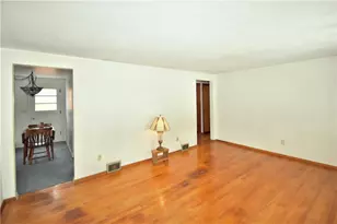 1549 Roosevelt Ave, South Park, PA 15129 - Photo 4