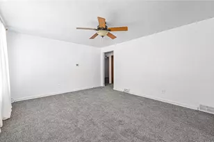 388 Collins Dr, Pittsburgh, PA 15235 - Photo 4
