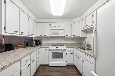 1500 Cochran Road #703, Scott Township, PA 15243 - Photo 12