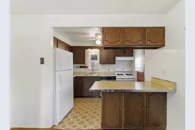 1241 Pleasantvue Dr, Pittsburgh, PA 15227 - Photo 6