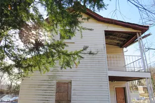 1019 Maple St, Pittsburgh, PA 15221 - Photo 6