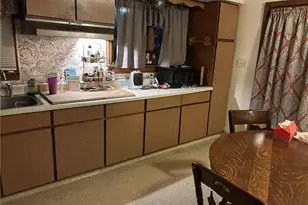 816 Indiana Ave, Farrell, PA 16121 - Photo 6