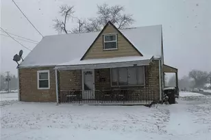 816 Indiana Ave, Farrell, PA 16121 - Photo 1