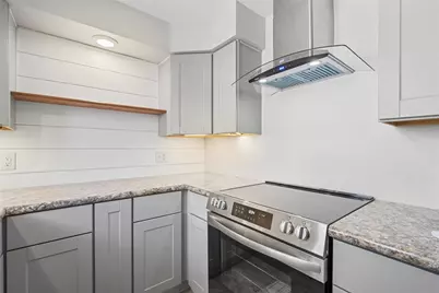 310 Hamilton Ave, Farrell, PA 16121 - Photo 8