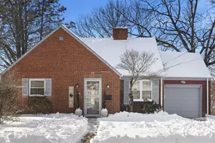 376 McClellan Dr, Pittsburgh, PA 15236 - Photo 2