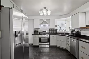 824 Foxland Dr, Pittsburgh, PA 15243 - Photo 16