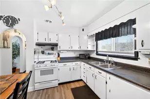 102 Lafayette Dr, Center Township, PA 15061 - Photo 10