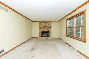 1045 Redoak Dr, Penn Twp, PA 15636 - Photo 6