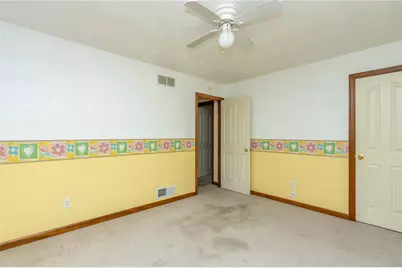 1045 Redoak Dr, Penn Twp, PA 15636 - Photo 14