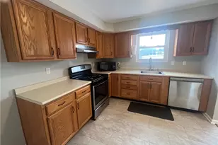 8239 Elaine Dr, Pittsburgh, PA 15237 - Photo 6