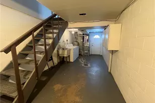 8239 Elaine Dr, Pittsburgh, PA 15237 - Photo 16