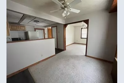 207 Sycamore St, Jeannette, PA 15644 - Photo 4