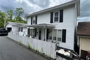 42 Walnut Ave, Dunbar, PA 15431 - Photo 2