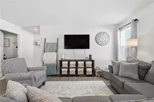 412 Spruce Ln, Houston, PA 15342 - Photo 2